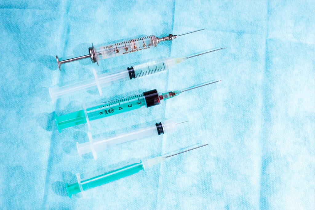 Syringe and Needle 02